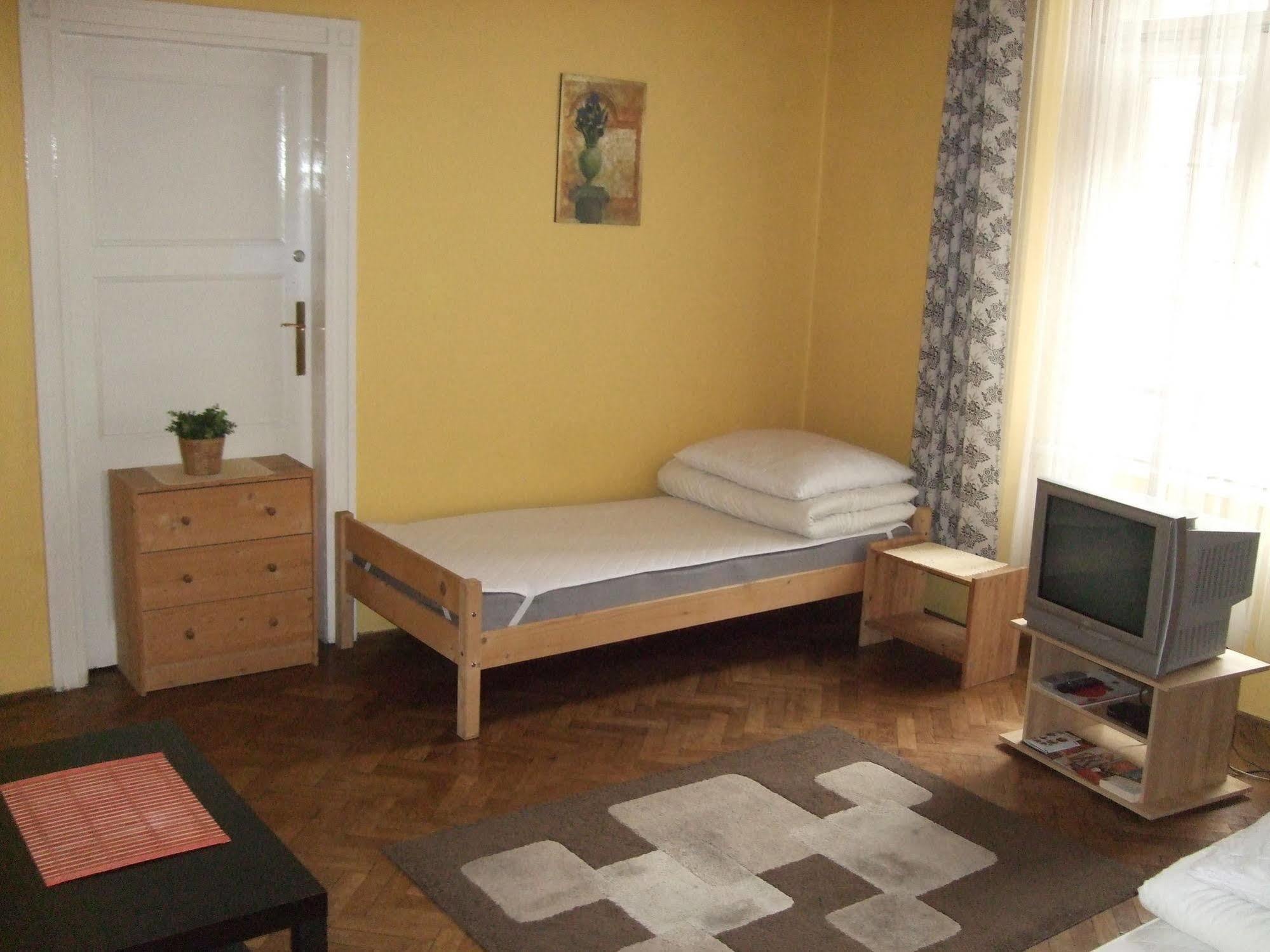 Old Walls Hostel Krakau Buitenkant foto