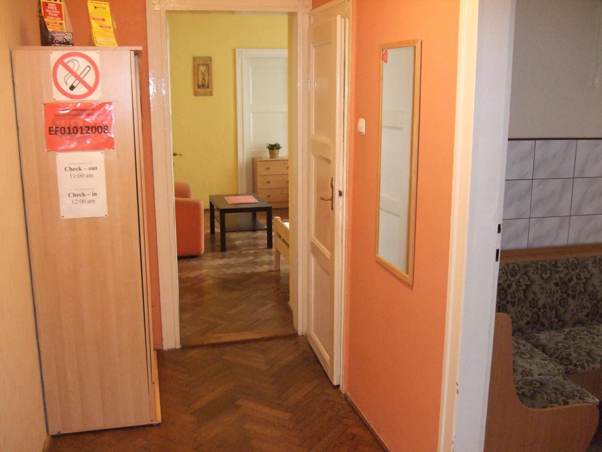Old Walls Hostel Krakau Buitenkant foto